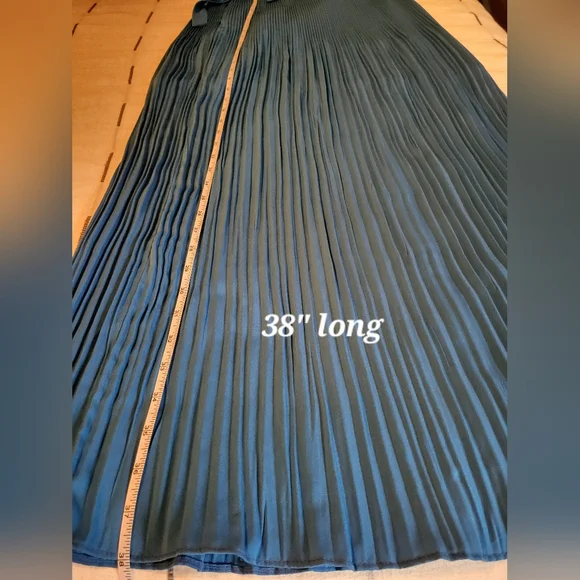 SUGAR LIPS Vibrant Blue Pleated Skirt S - Picture 5 of 10